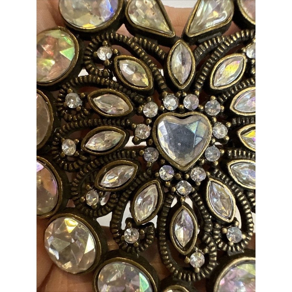 Unique Brass Tone Heart Shaped Belt Buckle With Clear Iridescent Stones 3” By 2” - Picture 2 of 15